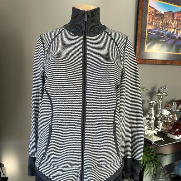 Kenneth Cole New York Women Neutral Colored Poncho Size M/L - Picture 8 of 8